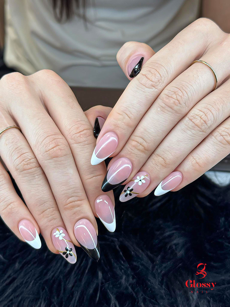 GLOSSY NAILS